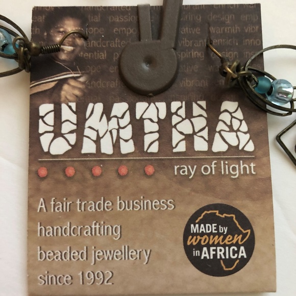 Umtha earrings - Picture 3 of 4